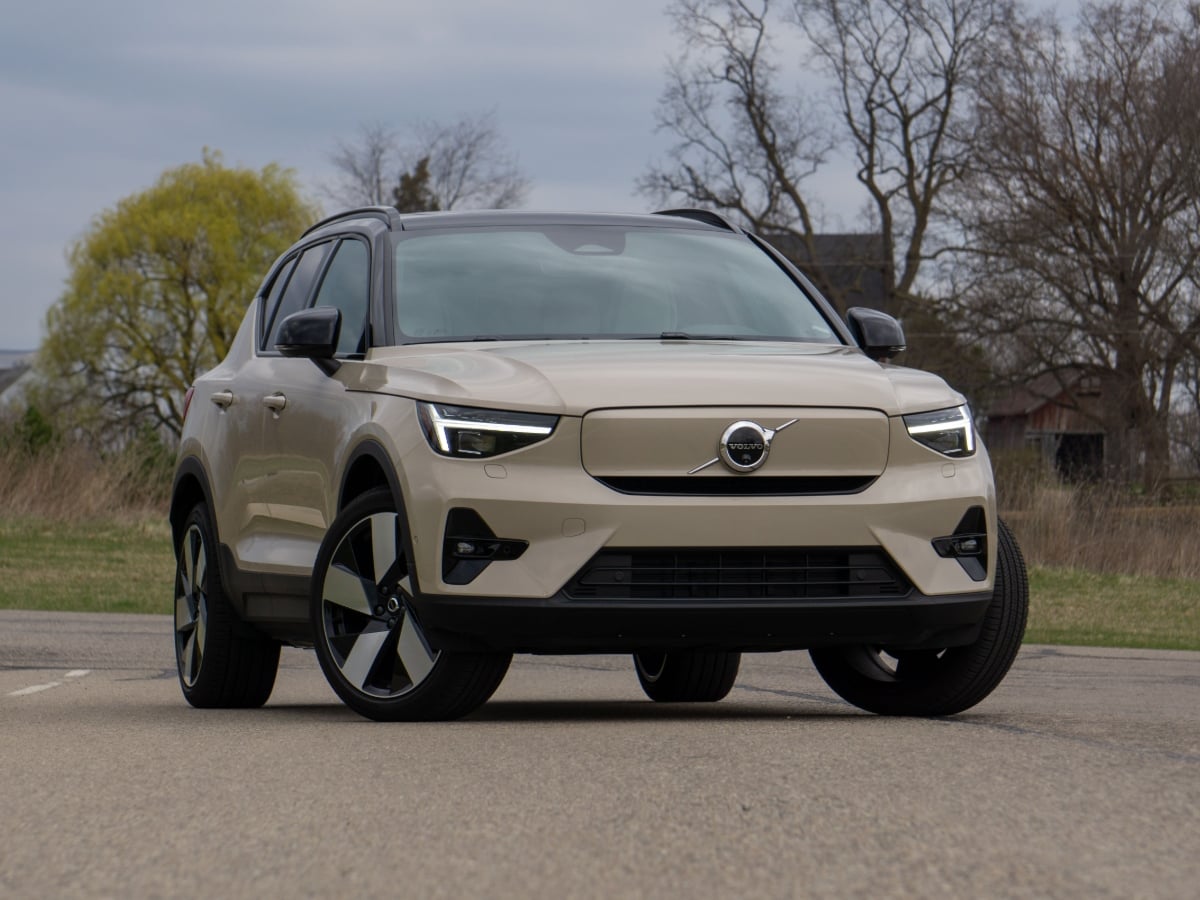 2025 Volvo EX40 Review